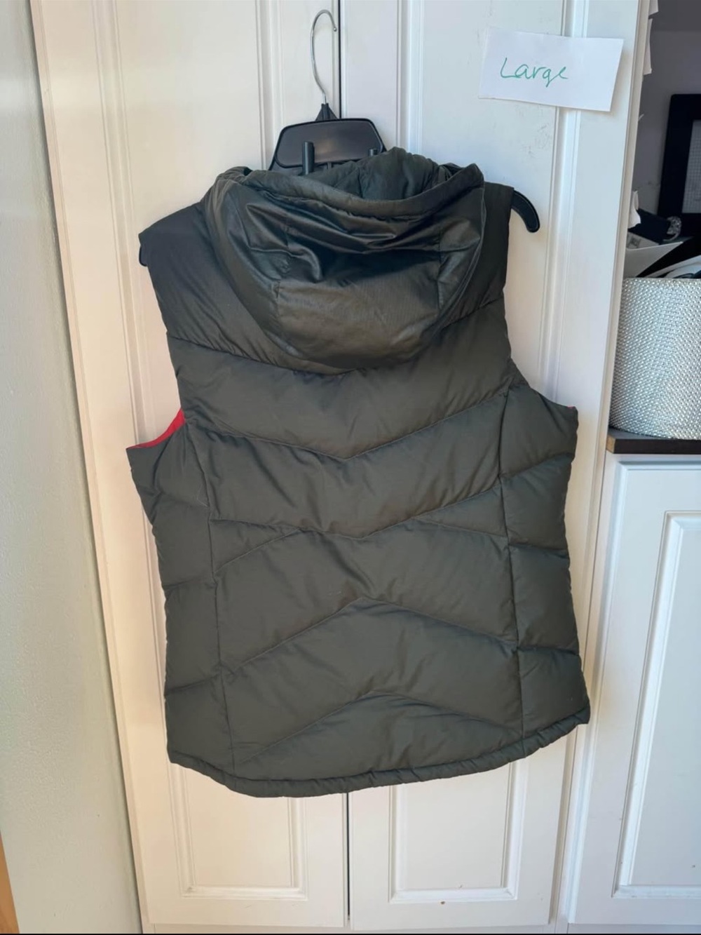 The North Face Green Down Puffer Vest with Red Lining 650 down filled,large (03) - Picture 3 of 3